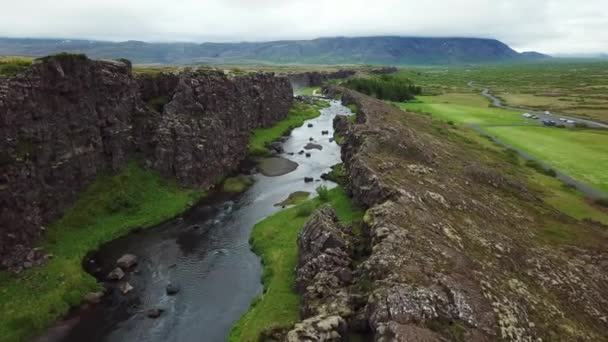 Όμορφη Κεραία Του Μέσου Ατλαντικού Κορυφογραμμή Τρέχει Μέσα Thingvellir Ισλανδία — Αρχείο Βίντεο