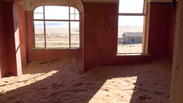 Areia Preenche Edifício Abandonado Cidade Fantasma Mineração Gem Kolmanskop Namíbia — Vídeo de Stock