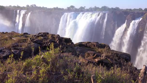 Cataratas Victoria Nieblas Que Elevan Primer Plano Desde Lado Zimbabwe — Vídeos de Stock