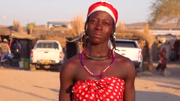 Leende Afrikanskt Stamporträtt Nära Håll Region Himba Stammen Opuwo Namibia — Stockvideo