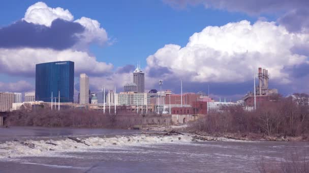 Indianapolis Indiana Nın Büyük Fırtına Bulutları Beyaz Nehir Önplanıyla Güzel — Stok video