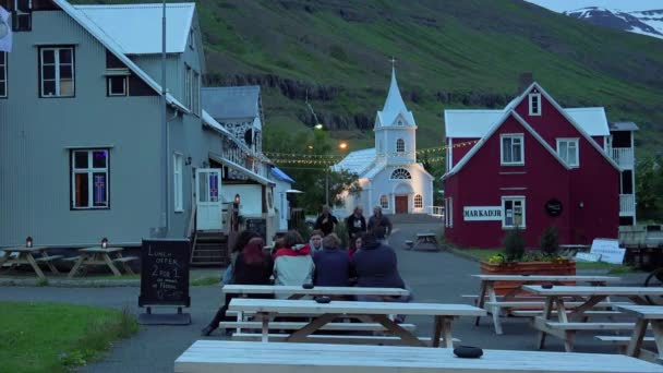 Los Comensales Comen Beben Bar Local Seydisfjordur Islandia — Vídeo de stock