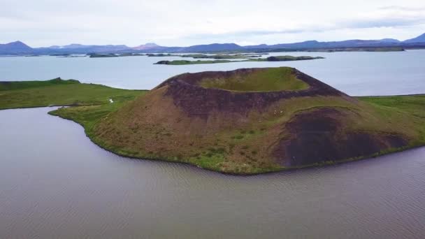 Gyönyörű Antenna Felett Vulkanikus Kúpok Lake Myvatn Izland — Stock videók