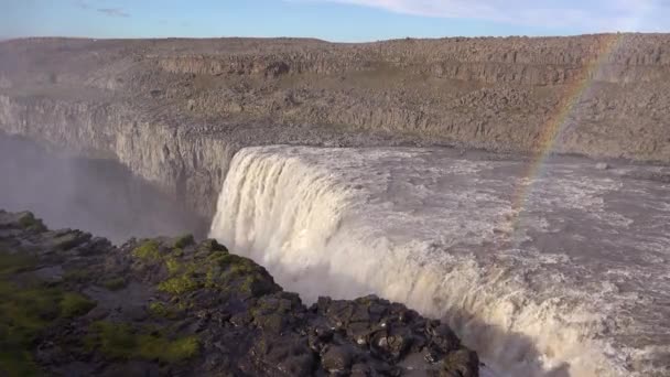 Dettifoss Island Mest Anmärkningsvärda Vattenfallen Världen Med Regnbåge — Stockvideo