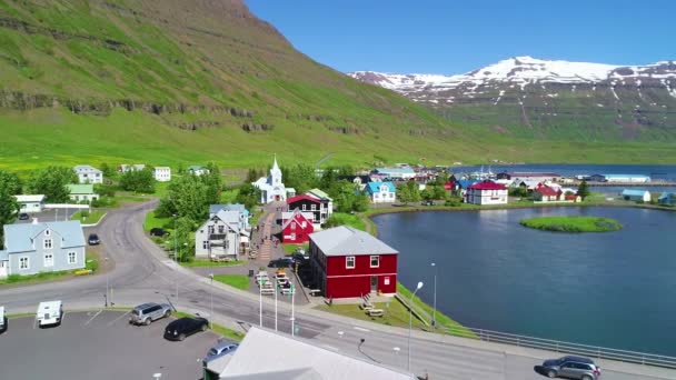 Vacker Antenn Över Isländsk Fiskeby Seydisfjordur Island — Stockvideo