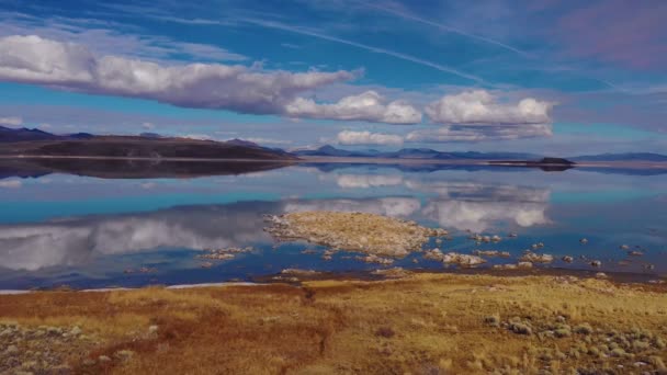 Linda Inspiradora Natureza Drone Aéreo Sobre Mono Lake Inverno Com — Vídeo de Stock