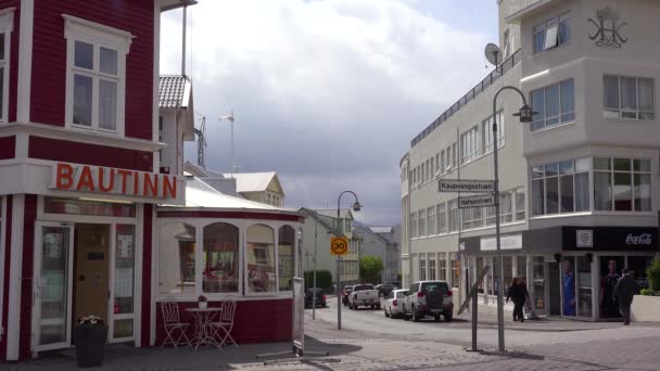 Opname Van Schilderachtige Straten Van Akureyri Ijsland — Stockvideo