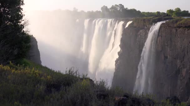 Victoria Falls Neblina Primeiro Plano Lado Zimbábue Cachoeira Africana — Vídeo de Stock