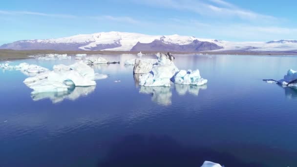 Prachtige Antenne Boven Ijsbergen Het Noordpoolgebied Jokulsarlon Gletsjerlagune Ijsland — Stockvideo