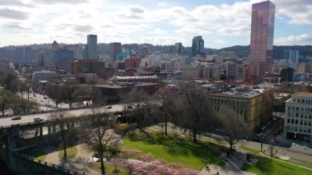 Luftaufnahme Vorbei Portland Oregon Hirsch Zeichen Und Innenstadt Altstadt Stadtbild — Stockvideo