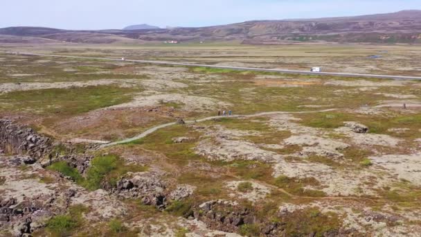 大西洋の真ん中の尾根の上の美しい航空機 Thingvellir Iceland — ストック動画