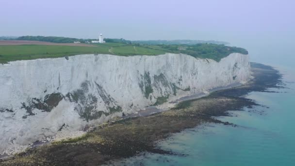 Air South Foreland Lighthouse Cliffs Dover Overlooking Czech Channel — Stock video