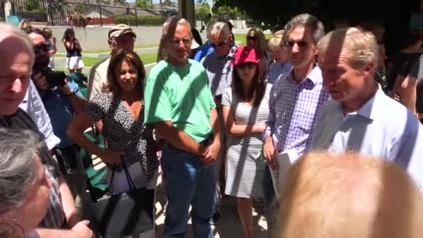 2019 American Presidential Candidate Tom Steyer Speaks Small Gathering Group — Stock Video
