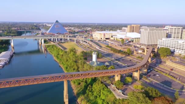 Vzduch Nad Nábřežím Memphisu Tennessee Bahnitým Ostrovem Memphiskou Pyramidou — Stock video