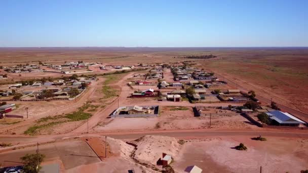 Disparo Aéreo Dron Revela Ciudad Minera Coober Pedy Australia — Vídeos de Stock