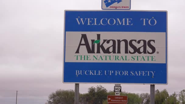 Een Bord Verwelkomt Bezoekers Staat Arkansas — Stockvideo
