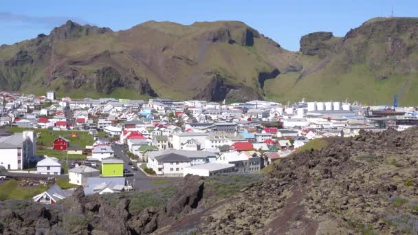 Estabelecendo Tiro Cidade Heimaey Nas Ilhas Westman Vestmannaeyjar Islândia — Vídeo de Stock