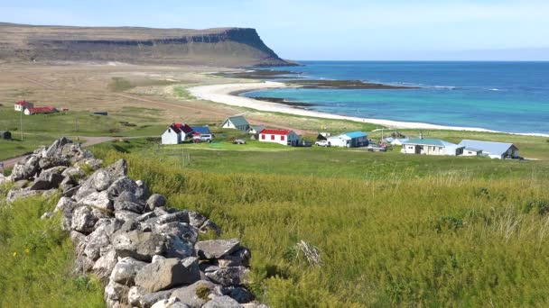 Die Abgelegene Isländische Stadt Latrabjarg Den Westfjorden — Stockvideo