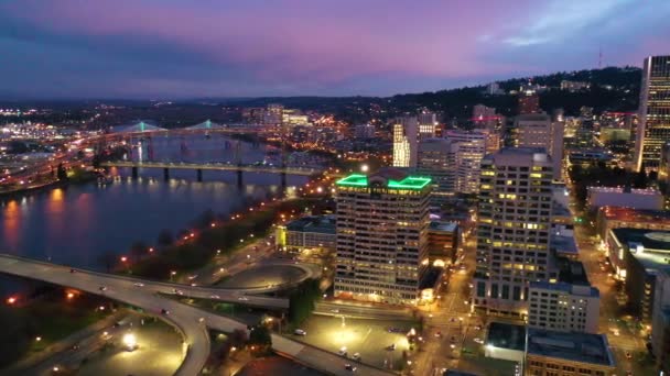 Wysoki Kąt Patelni Śródmieścia Dzielnicy Biznesowej Portland Oregon Nocy — Wideo stockowe