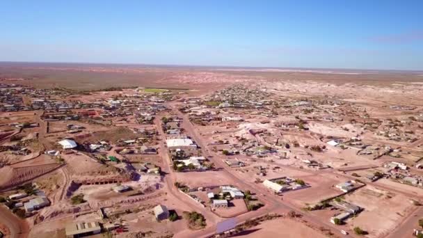 Drone Aérea Tiro Revela Outback Arbusto Cidade Mineração Opala Coober — Vídeo de Stock