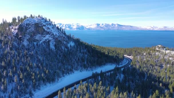 2020 Prachtige Antenne Van Highway Nadert Lake Tahoe Sneeuw Winter — Stockvideo