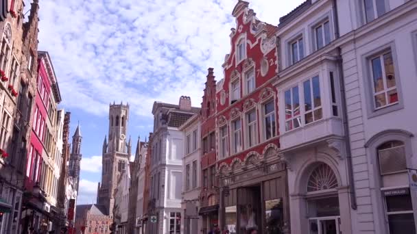 Zřízení Záběru Bytů Domů Bruggách Belgie Dlážděnou Ulicí — Stock video
