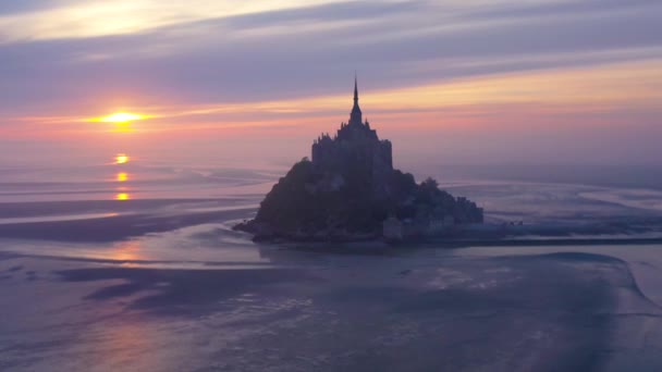 Moody Fantastisk Antenn Mont Saint Michel Frankrike Dimma Och Dimma — Stockvideo