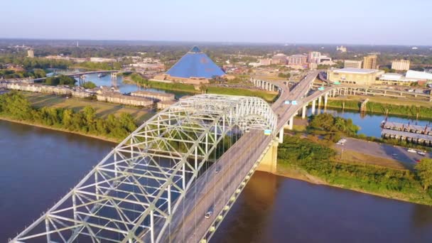 Letecký Přibližující Memphis Tennessee Přes Řeku Mississippi Popředím Hernanda Soto — Stock video