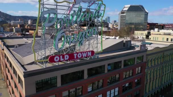 Stigande Antenn Avslöjar Portland Oregon Kronhjort Skylt Och Centrum Stadsbild — Stockvideo