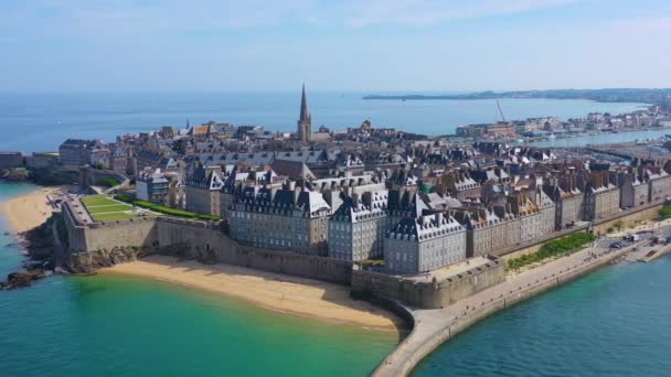 Schöne Antenne Von Saint Malo Frankreich Mit Hafen Wellenbrecher Und — Stockvideo