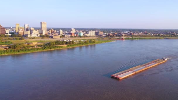 Good Aerial Barge Mississippi River Downtown Business District Memphis Tennessee — Stock Video