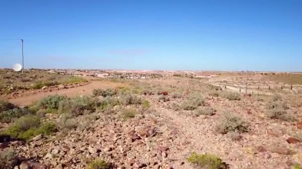 Strzał Drona Powietrza Ujawnia Pustkowia Coober Pedy Australia — Wideo stockowe