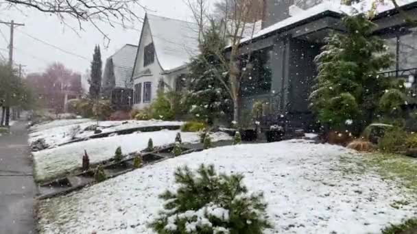 Silný Zimní Sníh Padá Tradiční Americké Čtvrti Portlandu Oregonu — Stock video