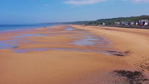 Boa Antena Sobre Homem Correndo Omaha Beach Normandia França Local — Vídeo de Stock