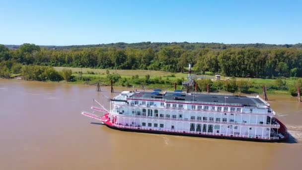 Vacker Antenn Skott Paddel Ångbåt Lyx Kryssningsfartyg Mississippi River Nära — Stockvideo