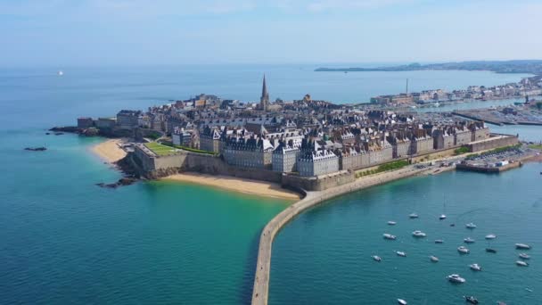 Schöne Antenne Von Saint Malo Frankreich Mit Hafen Wellenbrecher Und — Stockvideo
