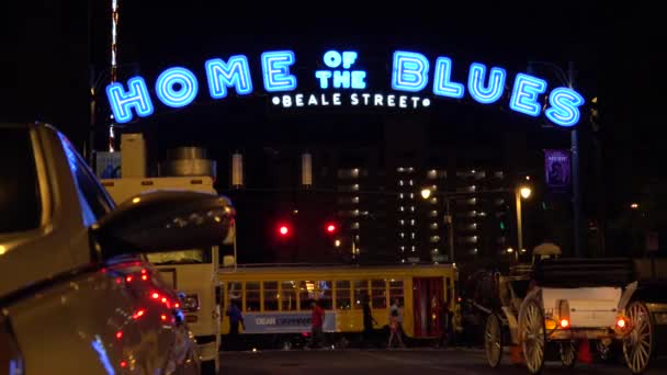 Zřízení Noci Davů Beale Street Memphisu Tennessee Neonovými Cedulemi Bary — Stock video