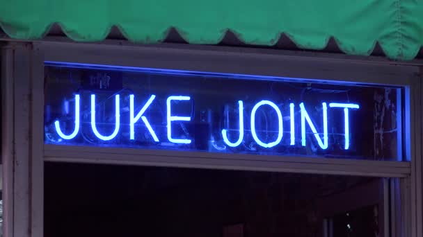 Μια Πινακίδα Νέον Στην Οδό Beale Memphis Διαβάζει Juke Joint — Αρχείο Βίντεο