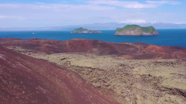 Good Aerial Eldfell Volcano Looming Heimaey Westman Islands Vestmannaeyjar Iceland — Stock Video