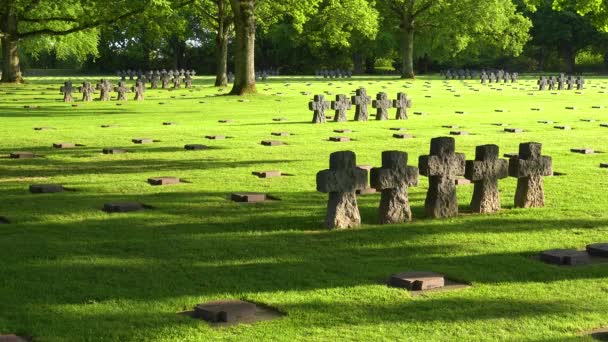 Groby Krzyże Cmentarzu Cambe Niemiecka Wojna Światowa Pobliżu Plaży Omaha — Wideo stockowe