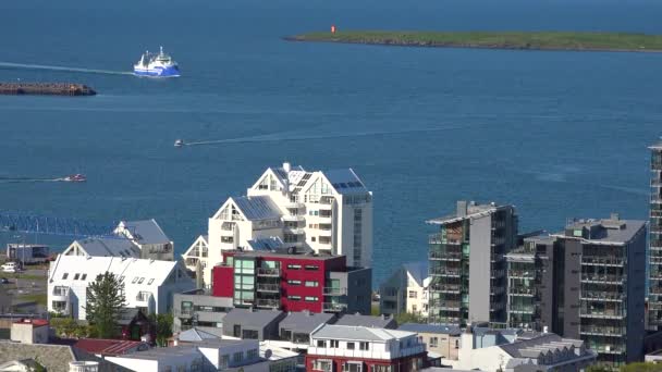 아이슬란드의 레이캬비크 시내에서 각도로 촬영을 — 비디오
