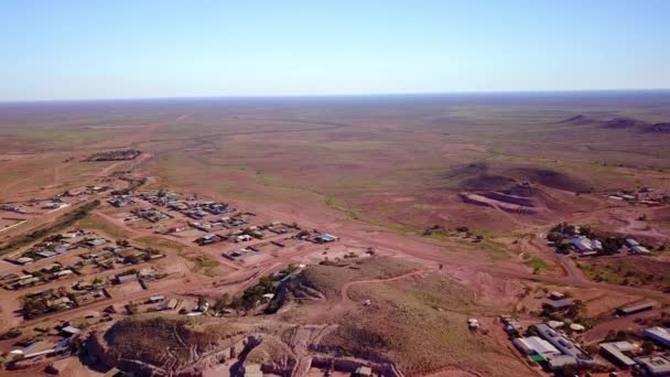 Disparo Aéreo Dron Revela Ciudad Minera Coober Pedy Australia — Vídeo de stock