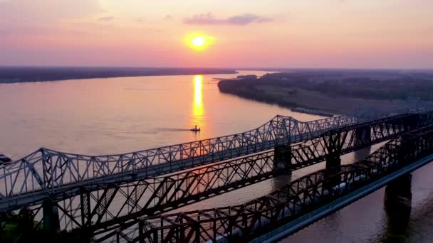 Luchtfoto Van Drie Stalen Bruggen Mississippi Bij Zonsondergang Met Memphis — Stockvideo