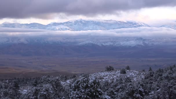 Zeitraffer Wunderschöne Panoramaaufnahme Von Schneebedeckten Winterbergen Den Östlichen Sierra Nevada — Stockvideo