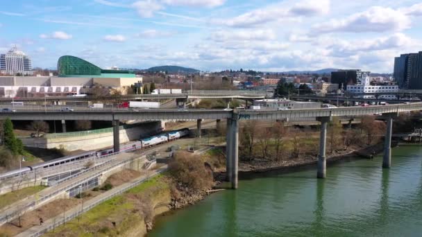 Boa Antena Trem Passageiros Amtrak Chegando Portland Oregon Com Trilho — Vídeo de Stock