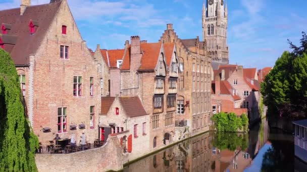 Goede Stijgende Antenne Onthullen Skyline Van Brugge België Omvat Belfort — Stockvideo