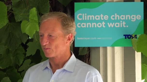 2019 American Presidential Candidate Tom Steyer Speaks Small Gathering Group — Stock Video