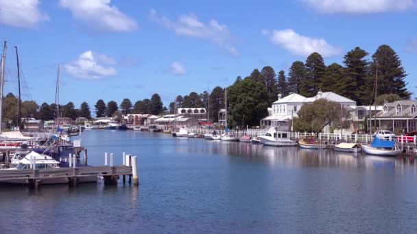 Port Fairy Victoria Avustralya Limanı Körfez Teknelerini Çekiyoruz — Stok video