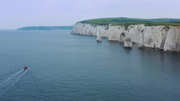 Piękna Antena Nad Białymi Klifami Dover Pobliżu Old Harrys Rocks — Wideo stockowe