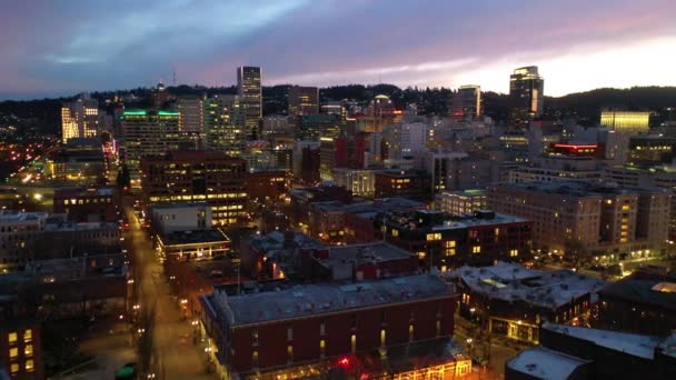 Luchtfoto Van Het Zakendistrict Portland Oregon Nachts — Stockvideo